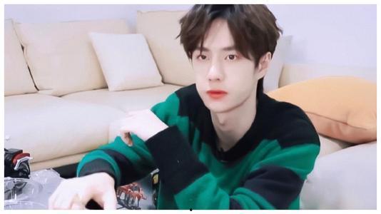 吃瓜娱乐爆料王一博,瓜田里的青春偶像，娱乐风暴中的璀璨星光